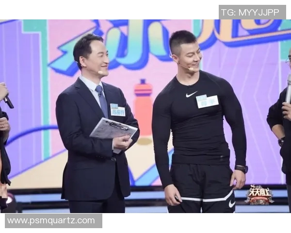李晨与足球明星亲密合影高清展现运动魅力与友谊瞬间