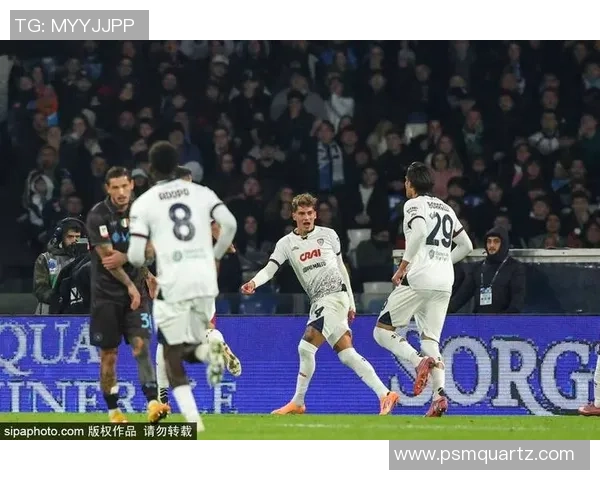 哪位足球明星在比赛中因犯规染黄引发热议与争议分析